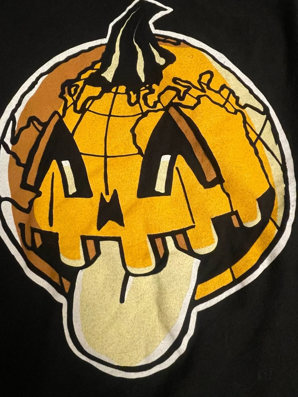 EarthGang’s Mirrorland tour shirt merch halloween pumpkin tshirt